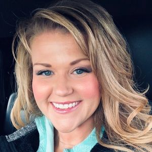 Meet your Posher, Christina